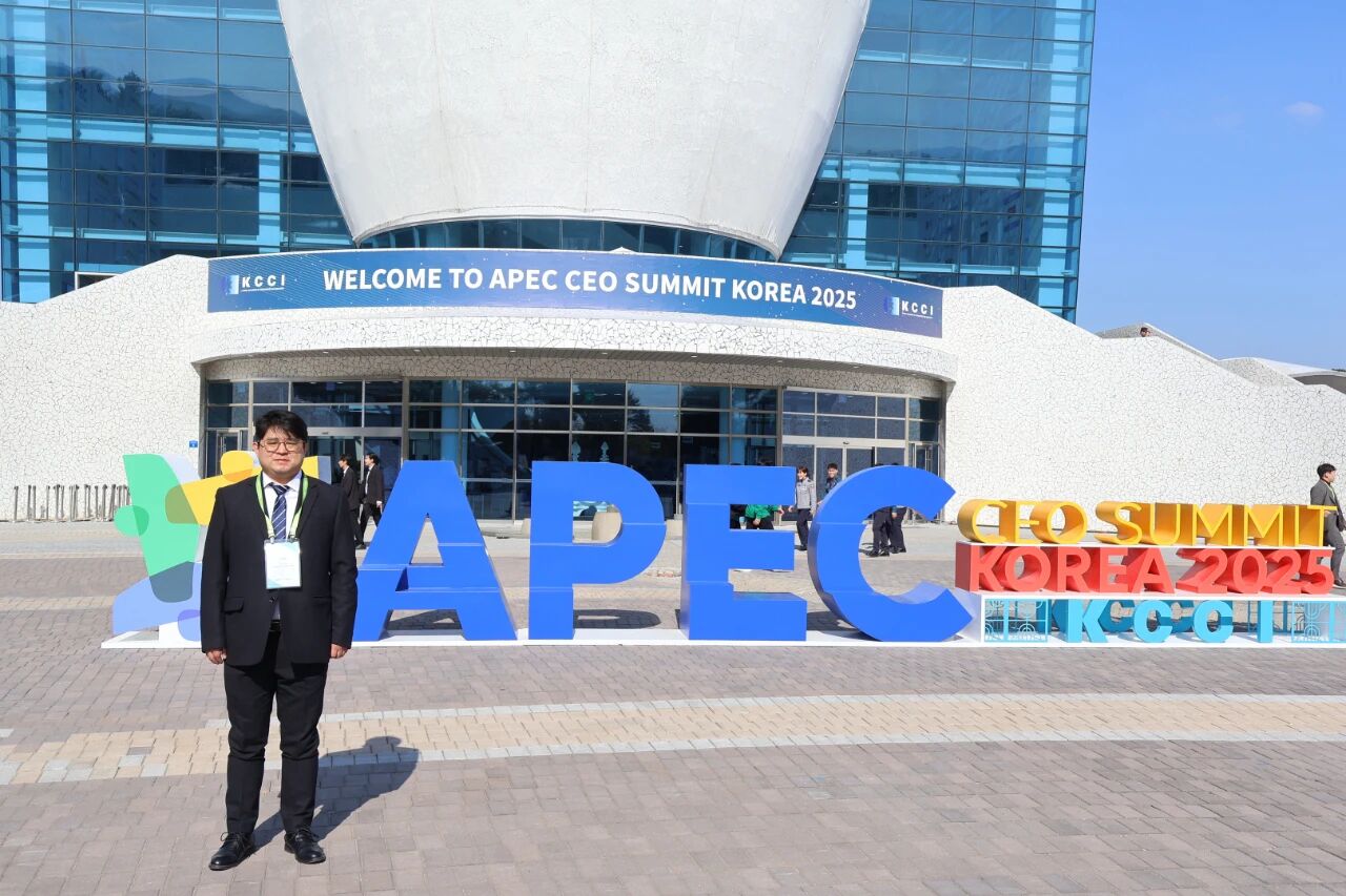 [链接全球智慧 共筑数字未来]-华人通信董事长李博出席 2025 年 APEC 